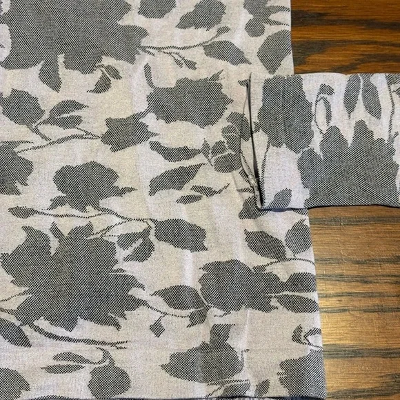 Athleta Momentum Top Wandering Floral Shasta SeamlessThumbholes Hem XSmall** - Picture 7 of 11